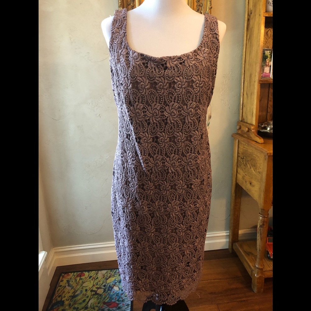 Elegant Mauve  Mother of the Bride Sleeveless Scoop Neck Sheath Dress